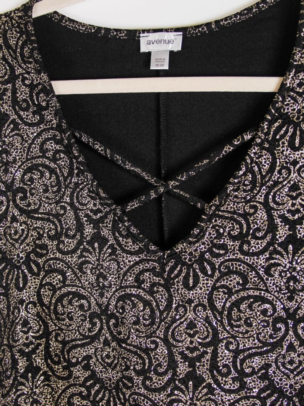 Avenue Black Gold Metallic Paisley Bell Sleeve Blouse Plus Size 18/20 - Picture 4 of 9
